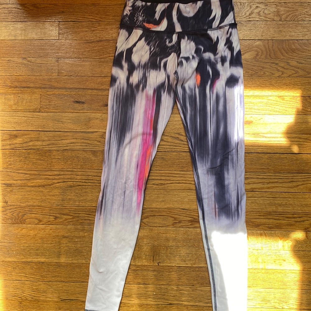 Lululemon Wunder Under Pants, Engineered Mirage Deep Indigo, size 6 (2012) RARE!